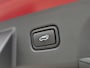Hyundai Tucson 1.6 T-GDI PHEV Premium Sky 4WD / Dealer onderhouden / Fabrieksgarantie tot 03-2027 / Trekgewicht 1350 kg / Trekhaak afneembaar / Glazen schuif- en kanteldak / Elektrische achterklep / Stuur- Stoel & Achterbankverwarming / Stoelventilatie / Adaptief cruise control /