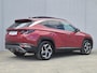 Hyundai Tucson 1.6 T-GDI PHEV Premium Sky 4WD / Dealer onderhouden / Fabrieksgarantie tot 03-2027 / Trekgewicht 1350 kg / Trekhaak afneembaar / Glazen schuif- en kanteldak / Elektrische achterklep / Stuur- Stoel & Achterbankverwarming / Stoelventilatie / Adaptief cruise control /