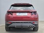 Hyundai Tucson 1.6 T-GDI PHEV Premium Sky 4WD / Dealer onderhouden / Fabrieksgarantie tot 03-2027 / Trekgewicht 1350 kg / Trekhaak afneembaar / Glazen schuif- en kanteldak / Elektrische achterklep / Stuur- Stoel & Achterbankverwarming / Stoelventilatie / Adaptief cruise control /