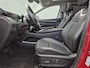 Hyundai Tucson 1.6 T-GDI PHEV Premium Sky 4WD / Dealer onderhouden / Fabrieksgarantie tot 03-2027 / Trekgewicht 1350 kg / Trekhaak afneembaar / Glazen schuif- en kanteldak / Elektrische achterklep / Stuur- Stoel & Achterbankverwarming / Stoelventilatie / Adaptief cruise control /