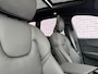 Volvo XC60 2.0 T8 Plug-in hybrid AWD Ultra Black Edition Executive | Luchtvering | 22" | Gelamineerd Glas | Bowers & Wilkins | Stoelmassage & Ventilatie | Stoel & Stuurverwarming | 360 Camera | Pilot Assist | BLIS |