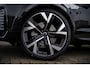 Volvo XC60 2.0 T8 Plug-in hybrid AWD Ultra Black Edition Executive | Luchtvering | 22" | Gelamineerd Glas | Bowers & Wilkins | Stoelmassage & Ventilatie | Stoel & Stuurverwarming | 360 Camera | Pilot Assist | BLIS |