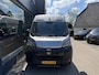 Peugeot Boxer 2.2 BlueHDi 140 PK L2H2 | Facelift model | 1e Eigenaarsauto met 20.500 KM | 3-Zits | Trekhaak 3000 KG | Zakelijk BPM Vrij | Camera | Parkeersensoren | Airco | Laadruimte Betimmering | Cruise Control | Apple Carplay & Android Auto |