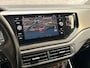 Volkswagen Polo 1.0 TSI Sportline (APPLE CARPLAY, GROOT NAVI, CLIMATE, STOELVERWARMING, SPORTSTOELEN, CRUISE, PARKEERSENSOREN, LM VELGEN, NIEUWE APK, NIEUWSTAAT)