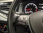 Volkswagen Polo 1.0 TSI Sportline (APPLE CARPLAY, GROOT NAVI, CLIMATE, STOELVERWARMING, SPORTSTOELEN, CRUISE, PARKEERSENSOREN, LM VELGEN, NIEUWE APK, NIEUWSTAAT)