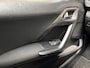 Peugeot 2008 1.2 PureTech Sport (PANORAMADAK, APPLE CARPLAY, NAVIGATIE, SPORTSTOELEN, PARKEERSENSOREN, CRUISE, NIEUWE APK, NIEUWSTAAT)