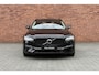 Volvo V90 T8 Plug-in hybrid AWD Ultra Dark | Trekhaak | Panoramadak | Geventileerde Voorstoelen incl. Massagefunctie | Adaptieve Cruise Control | BLIS Dodehoekdetectie | 20'' Lichtmetalen Velgen | 360 Graden Camera