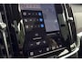 Volvo V90 T8 Plug-in hybrid AWD Ultra Dark | Trekhaak | Panoramadak | Geventileerde Voorstoelen incl. Massagefunctie | Adaptieve Cruise Control | BLIS Dodehoekdetectie | 20'' Lichtmetalen Velgen | 360 Graden Camera