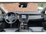Volvo V90 T8 Plug-in hybrid AWD Ultra Dark | Trekhaak | Panoramadak | Geventileerde Voorstoelen incl. Massagefunctie | Adaptieve Cruise Control | BLIS Dodehoekdetectie | 20'' Lichtmetalen Velgen | 360 Graden Camera