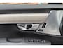 Volvo V90 T8 Plug-in hybrid AWD Ultra Dark | Trekhaak | Panoramadak | Geventileerde Voorstoelen incl. Massagefunctie | Adaptieve Cruise Control | BLIS Dodehoekdetectie | 20'' Lichtmetalen Velgen | 360 Graden Camera