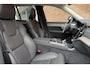 Volvo XC90 T8 Plug-in hybrid AWD Ultra Dark | Trekhaak | Panoramadak | Geventileerde Voorstoelen incl. Massagefunctie | Adaptieve Cruise Control | BLIS Dodehoekdetectie | 21'' Lichtmetalen Velgen | 360 Graden Camera