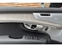 Volvo XC90 T8 Plug-in hybrid AWD Ultra Dark | Trekhaak | Panoramadak | Geventileerde Voorstoelen incl. Massagefunctie | Adaptieve Cruise Control | BLIS Dodehoekdetectie | 21'' Lichtmetalen Velgen | 360 Graden Camera