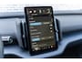 Volvo EX30 Cross Country Twin Motor Performance Ultra 69 kWh AWD | Google | Adaptieve Cruise Control | Harman Kardon Audio | 360 Camera | Panoramadak | Elektrische stoelen | Keyless | Extra Getint Glas achter | Dodehoekdetectie | Elek. Achterklep | 19" LM