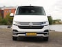 Volkswagen Transporter 2.0 TDI 150pk DC Bulli Automaat | Dubbele schuifdeur | Navigatie | Airco | ACC | LED | Camera | App connect |DAB+ | PDC | Glaslook panelen | 17" Lm velgen | Mat zwart Sidebars | betimmering |