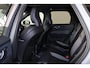 Volvo XC60 T6 Recharge AWD Plus Black Edition - Panorama/schuifdak - IntelliSafe Assist & Surround - 360º Camera - Harman Kardon audio - Adaptieve LED koplampen - Verwarmde voorstoelen, stuur & achterbank - Parkeersensoren voor & achter - Elektr. bedienb. voorstoelen met geheugen - Head up display - Draadloze tel. lader - Extra getint glas - 21' LMV