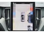 Volvo XC60 T6 Recharge AWD Plus Black Edition - Panorama/schuifdak - IntelliSafe Assist & Surround - 360º Camera - Harman Kardon audio - Adaptieve LED koplampen - Verwarmde voorstoelen, stuur & achterbank - Parkeersensoren voor & achter - Elektr. bedienb. voorstoelen met geheugen - Head up display - Draadloze tel. lader - Extra getint glas - 21' LMV
