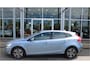 Volvo V40 T2 123PK Nordic+ | Org. NL | Standkachel | PDC Achter | Verw. Voorstoelen | Climate Control | Trekhaak |