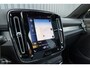 Volvo XC40 2.0 T5 AWD R-Design | Zwenkbare trekhaak | 2.100 Kg Trekgewicht | Panorama dak | Blis | Harman Kardon | 360 Camera |
