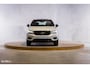 Volvo XC40 2.0 T5 AWD R-Design | Zwenkbare trekhaak | 2.100 Kg Trekgewicht | Panorama dak | Blis | Harman Kardon | 360 Camera |