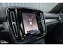 Volvo XC40 2.0 T5 AWD R-Design | Zwenkbare trekhaak | 2.100 Kg Trekgewicht | Panoramadak | Blis | Harman Kardon | 360 Camera |