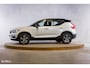 Volvo XC40 2.0 T5 AWD R-Design | Zwenkbare trekhaak | 2.100 Kg Trekgewicht | Panorama dak | Blis | Harman Kardon | 360 Camera |