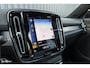 Volvo XC40 2.0 T5 AWD R-Design | Zwenkbare trekhaak | 2.100 Kg Trekgewicht | Panoramadak | Blis | Harman Kardon | 360 Camera |
