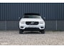Volvo XC40 2.0 T5 AWD R-Design | Zwenkbare trekhaak | 2.100 Kg Trekgewicht | Panoramadak | Blis | Harman Kardon | 360 Camera |