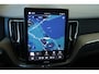 Volvo XC60 2.0 T6 Plug-in hybrid AWD Plus Dark | 360° Parkeercamera | Parkeersensoren voor + achter | Google infotainment | Stoelverwarming | Stuurwielverwarming |