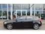 Volvo V40 T3 153PK Nordic+ | Trekhaak | Verw. Voorruit | Verw. Voorstoelen | Standkachel | PDC Achter | 17" LMV |