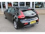 Volvo V40 T3 153PK Nordic+ | Trekhaak | Verw. Voorruit | Verw. Voorstoelen | Standkachel | PDC Achter | 17" LMV |
