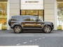 Land Rover Defender 110 P300e 110 S | Gloss Black Pack | Koelbox | 20" Style 5098 Satin Dark Grey | Afneembare trekhaak | Panoramisch schuif-/kanteldak