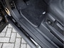 Land Rover Defender 110 P300e 110 S | Gloss Black Pack | Koelbox | 20" Style 5098 Satin Dark Grey | Afneembare trekhaak | Panoramisch schuif-/kanteldak