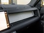 Land Rover Defender 110 P300e 110 S | Gloss Black Pack | Koelbox | 20" Style 5098 Satin Dark Grey | Afneembare trekhaak | Panoramisch schuif-/kanteldak
