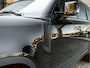 Land Rover Defender 110 P300e 110 S | Gloss Black Pack | Koelbox | 20" Style 5098 Satin Dark Grey | Afneembare trekhaak | Panoramisch schuif-/kanteldak