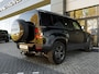 Land Rover Defender 110 P300e 110 S | Gloss Black Pack | Koelbox | 20" Style 5098 Satin Dark Grey | Afneembare trekhaak | Panoramisch schuif-/kanteldak