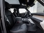 Land Rover Defender 110 P300e 110 S | Gloss Black Pack | Koelbox | 20" Style 5098 Satin Dark Grey | Afneembare trekhaak | Panoramisch schuif-/kanteldak