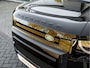 Land Rover Defender 110 P300e 110 S | Gloss Black Pack | Koelbox | 20" Style 5098 Satin Dark Grey | Afneembare trekhaak | Panoramisch schuif-/kanteldak