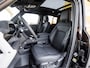 Land Rover Defender 110 P300e 110 S | Gloss Black Pack | Koelbox | 20" Style 5098 Satin Dark Grey | Afneembare trekhaak | Panoramisch schuif-/kanteldak