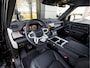 Land Rover Defender 110 P300e 110 S | Gloss Black Pack | Koelbox | 20" Style 5098 Satin Dark Grey | Afneembare trekhaak | Panoramisch schuif-/kanteldak