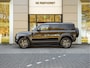 Land Rover Defender 110 P300e 110 S | Gloss Black Pack | Koelbox | 20" Style 5098 Satin Dark Grey | Afneembare trekhaak | Panoramisch schuif-/kanteldak