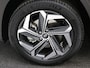 Hyundai Tucson 1.6 T-GDI HEV Premium / Blindspot Camera / 360 Camera / Trekhaak / Bestuurdersstoel met geheugen / All season banden / 1650KG Trekgewicht / 1ste Eigenaar / NL Auto / Dealer onderhouden / Keyless Entry /