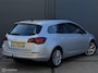 Opel Astra Sports Tourer 1.4 Turbo Sport+ AGR STOELEN - ECC - NAVI - PDC - TREKHAAK - LMV - CRUISE CONTROLE - BLUETOOTH - EL. INKLAPBARE SPIEGELS - NAP - NL AUTO - APK T/M 02-03-2027 -
