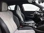 Peugeot e-2008 EV GT Pack 50 kWh 136pk Automaat | Trekhaak | Navigatie | Climate Control | Adaptieve Cruise Control | Camera | 18"LMV | Dodehoekdetectie | Keyless Entry/Start | Apple Carplay/Android Auto |