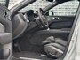 Volvo XC60 2.0 T6 Plug-in Hybrid AWD Plus Black Edition | PHEV | Panoramadak | Head-up Display | 360 Graden Camera | Trekhaak | Elektrisch Verstelbare Voorstoelen | Harman Kardon Audio | Keyless Entry | Elektrische Achterklep | Sportstoelen