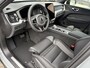 Volvo XC60 2.0 T6 Plug-in Hybrid AWD Plus Black Edition | PHEV | Panoramadak | Head-up Display | 360 Graden Camera | Trekhaak | Elektrisch Verstelbare Voorstoelen | Harman Kardon Audio | Keyless Entry | Elektrische Achterklep | Sportstoelen