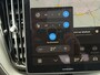 Volvo XC60 2.0 T6 Plug-in Hybrid AWD Plus Black Edition | PHEV | Panoramadak | Head-up Display | 360 Graden Camera | Trekhaak | Elektrisch Verstelbare Voorstoelen | Harman Kardon Audio | Keyless Entry | Elektrische Achterklep | Sportstoelen