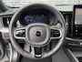 Volvo XC60 2.0 T6 Plug-in Hybrid AWD Plus Black Edition | PHEV | Panoramadak | Head-up Display | 360 Graden Camera | Trekhaak | Elektrisch Verstelbare Voorstoelen | Harman Kardon Audio | Keyless Entry | Elektrische Achterklep | Sportstoelen