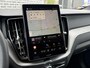 Volvo XC60 2.0 T6 Plug-in Hybrid AWD Plus Black Edition | PHEV | Panoramadak | Head-up Display | 360 Graden Camera | Trekhaak | Elektrisch Verstelbare Voorstoelen | Harman Kardon Audio | Keyless Entry | Elektrische Achterklep | Sportstoelen