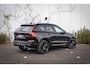 Volvo XC60 2.0 T6 Plug-in Hybrid AWD Plus Black Edition | PHEV | Panoramadak | Head-up Display | 360 Graden Camera | Trekhaak | Elektrisch Verstelbare Voorstoelen | Harman Kardon Audio | Keyless Entry | Elektrische Achterklep | Sportstoelen