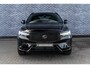 Volvo XC60 T6 Plug-in Hybrid AWD Plus Black Edition | PHEV | Panoramadak | Head-up Display | 360 Graden Camera | Trekhaak | Elektrisch Verstelbare Voorstoelen | Harman Kardon Audio | Keyless Entry | Elektrische Achterklep | Sportstoelen